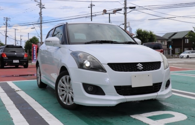 2013 SUZUKI SWIFT RS